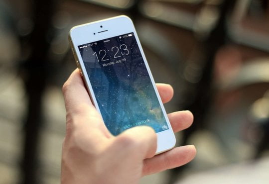 Fancy fixing your own mobile devices? Just take the display off carefu...CRUNCH !£$%! 5